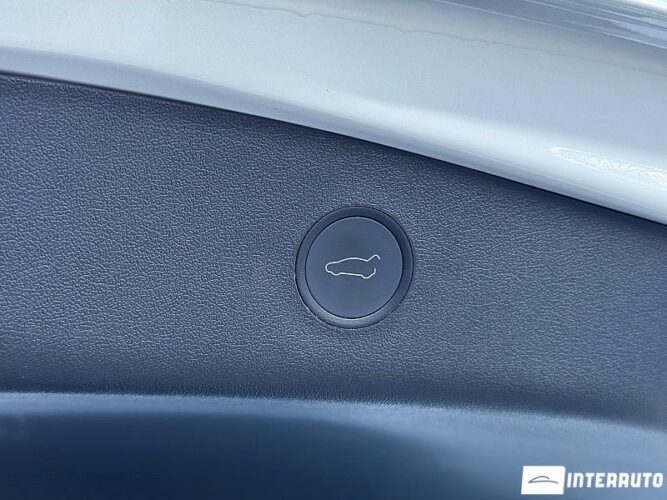 Tesla Model 3 44 interauto-car