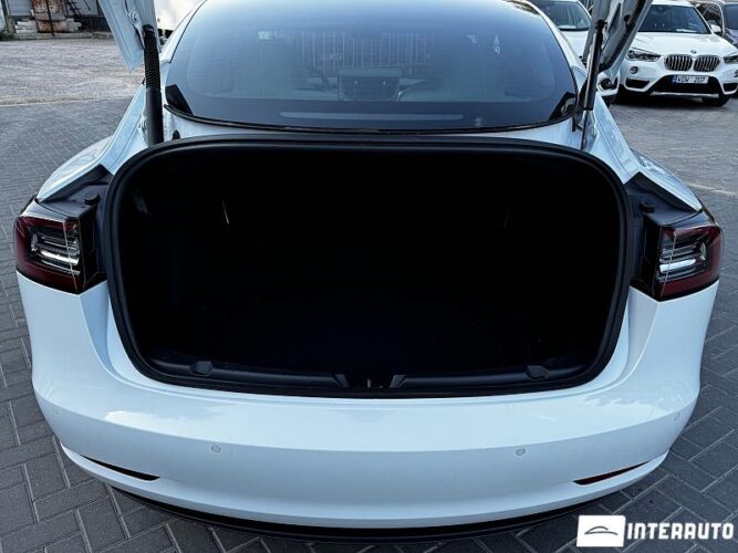 Tesla Model 3 43 interauto-car