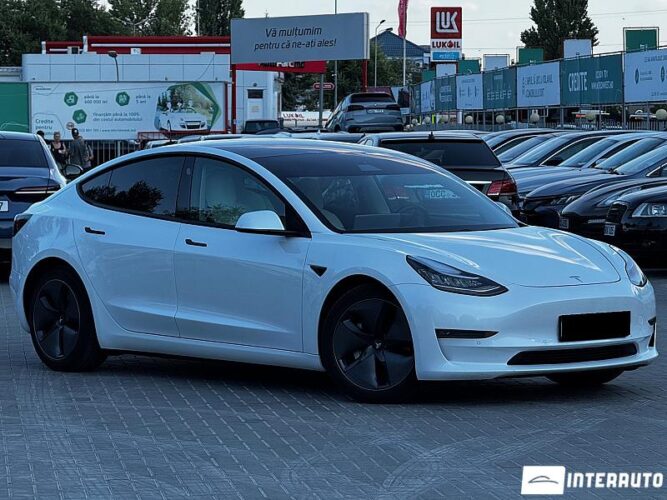 Tesla Model 3 30 interauto-car