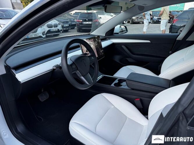 Tesla Model 3 32 interauto-car