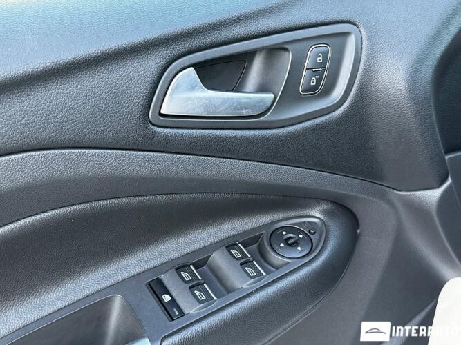 Ford Kuga 56 interauto-car