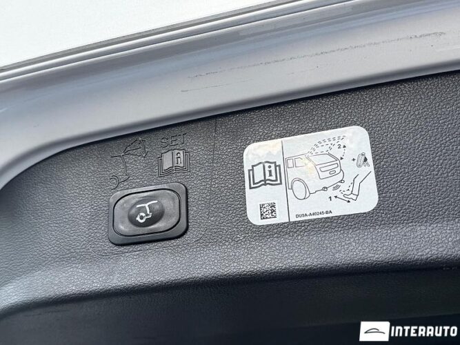 Ford Kuga 50 interauto-car