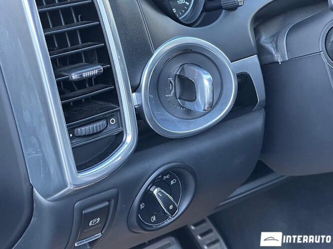 Porsche Cayenne S Hybrid 41 interauto-car