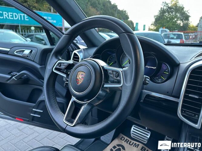 Porsche Cayenne S Hybrid 43 interauto-car
