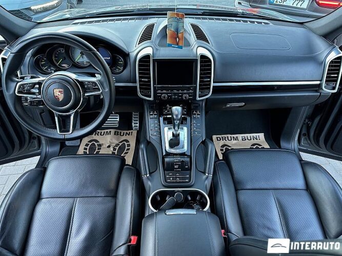 Porsche Cayenne S Hybrid 40 interauto-car