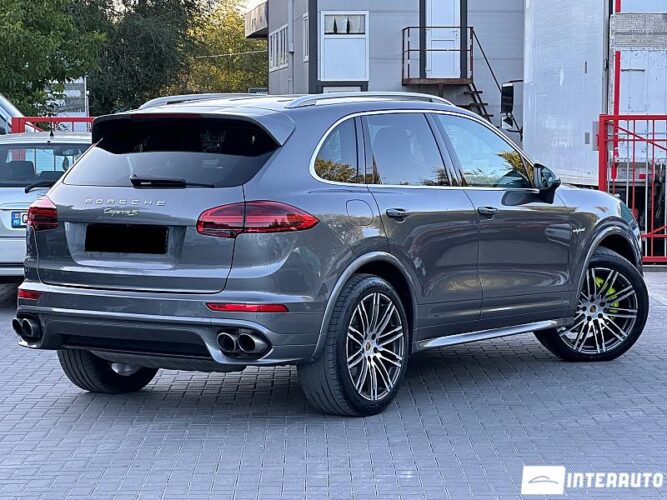 Porsche Cayenne S Hybrid 35 interauto-car