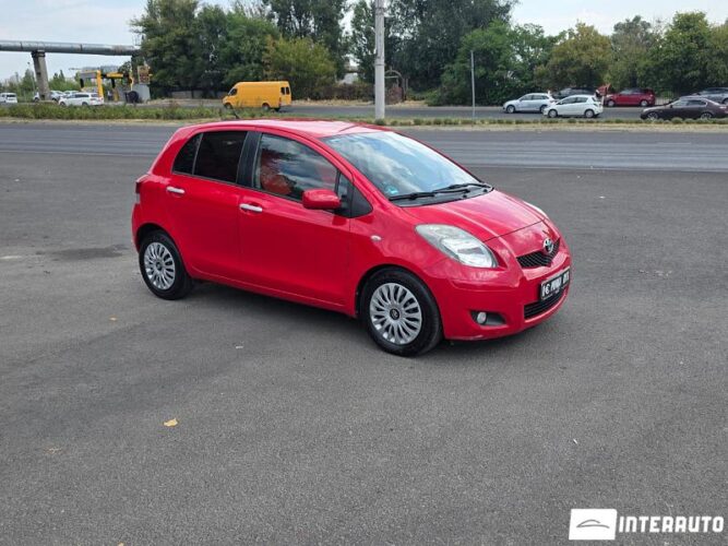 Toyota Yaris 27 interauto-car