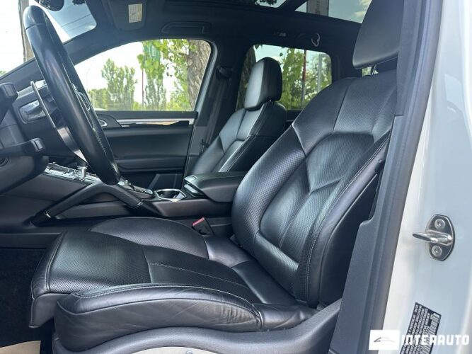 Porsche Cayenne S Hybrid 38 interauto-car