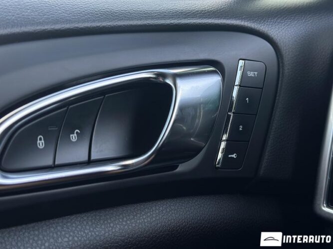 Porsche Cayenne S Hybrid 39 interauto-car