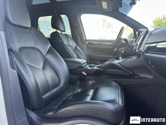 Porsche Cayenne S Hybrid 47 interauto-car