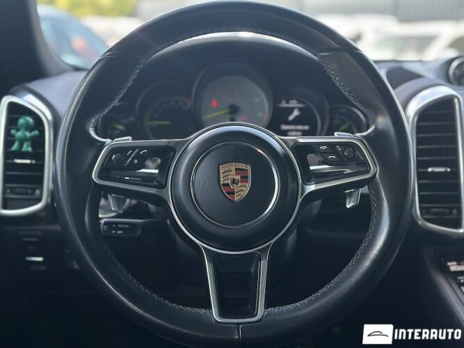 Porsche Cayenne S Hybrid 43 interauto-car