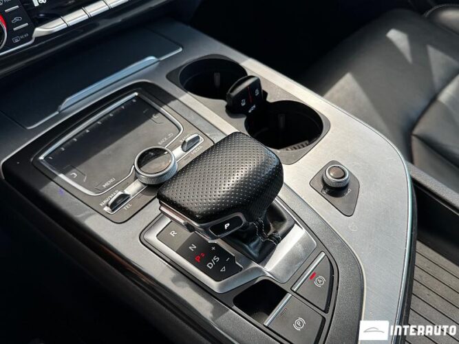 Audi Q7 E-Tron 45 interauto-car