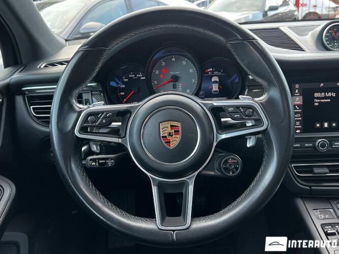 Porsche Macan S 48 interauto-car