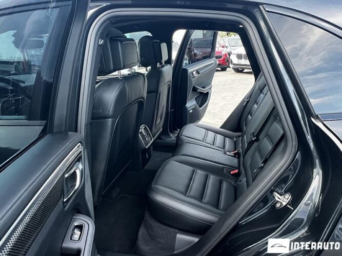 Porsche Macan S 43 interauto-car