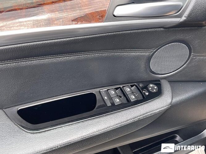 BMW X5 4.8i 49 interauto-car