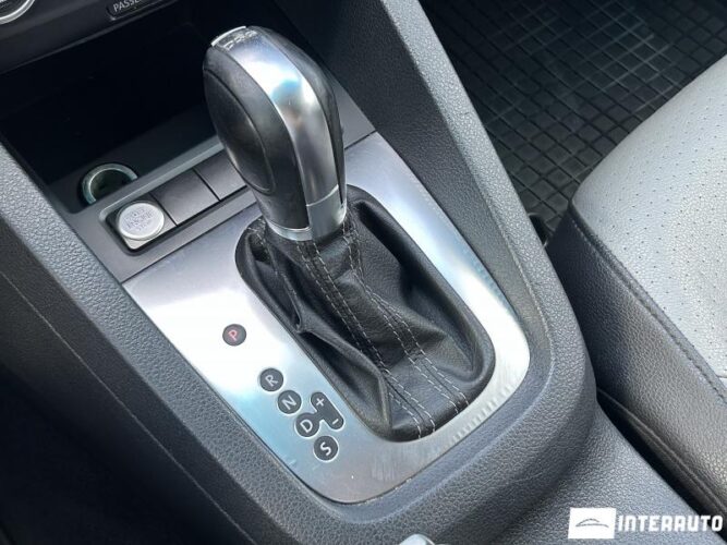 Volkswagen Jetta 43 interauto-car