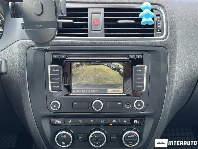 Volkswagen Jetta 42 interauto-car