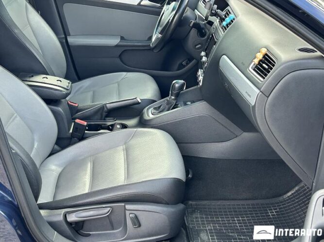 Volkswagen Jetta 44 interauto-car