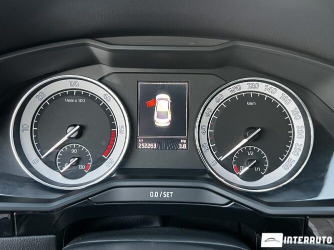 Skoda Superb 42 interauto-car