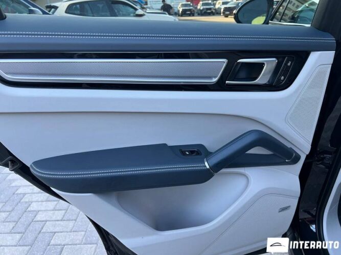 Porsche Cayenne Coupe 55 interauto-car