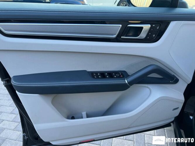 Porsche Cayenne Coupe 42 interauto-car