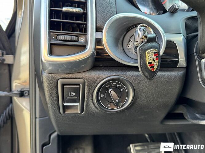 Porsche Cayenne 52 interauto-car