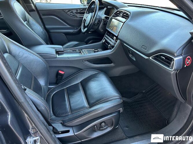 Jaguar F-Pace 46 interauto-car