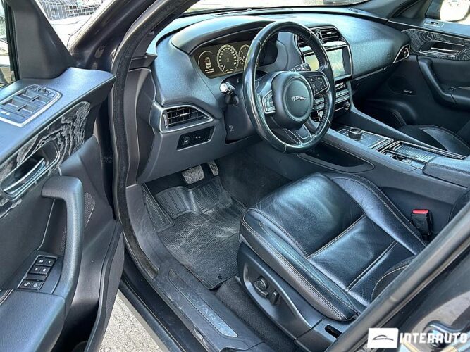 Jaguar F-Pace 36 interauto-car