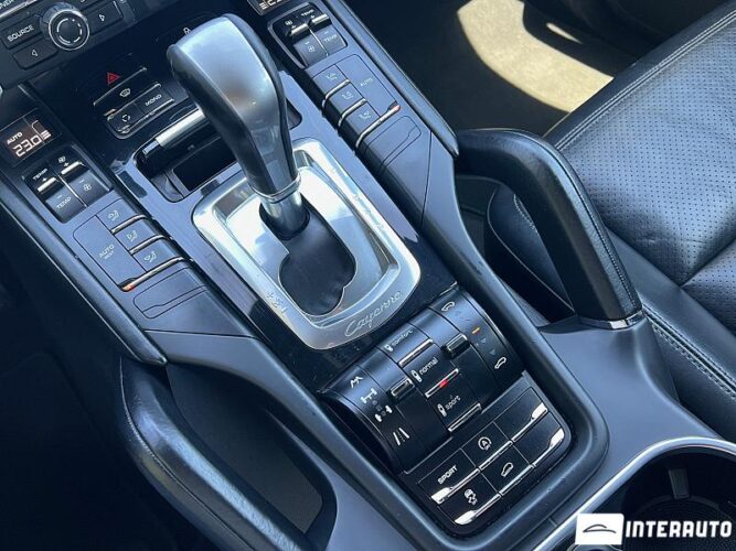 Porsche Cayenne 42 interauto-car