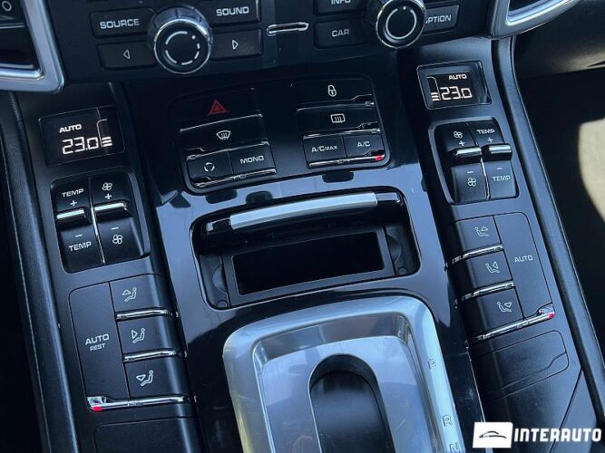 Porsche Cayenne 41 interauto-car