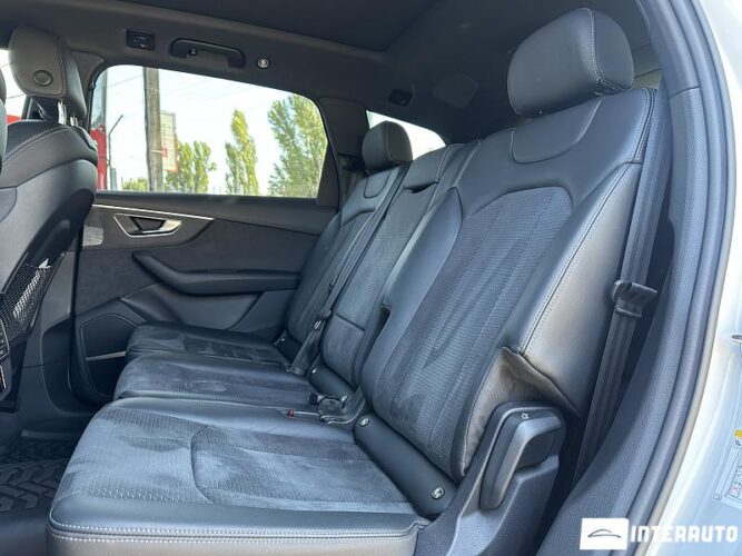 Audi Q7 61 interauto-car