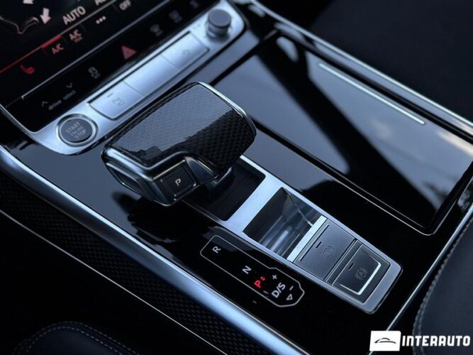 Audi Q7 54 interauto-car