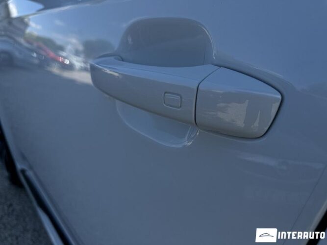 Audi Q7 42 interauto-car