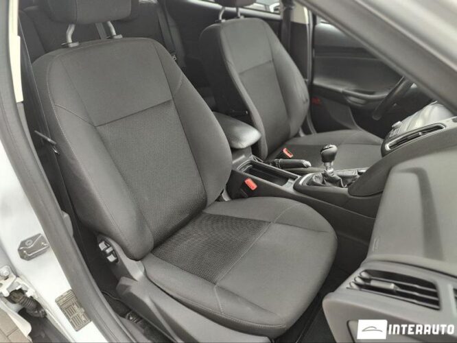 Ford Focus 32 interauto-car