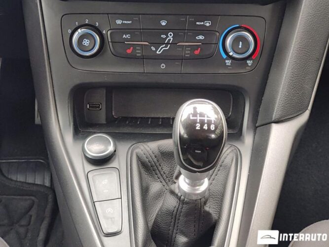 Ford Focus 38 interauto-car