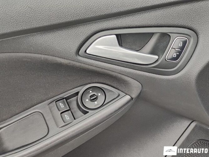 Ford Focus 39 interauto-car