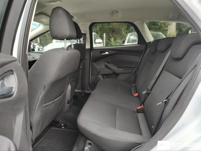 Ford Focus 34 interauto-car