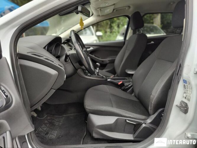 Ford Focus 30 interauto-car