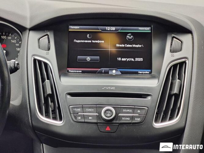 Ford Focus 37 interauto-car