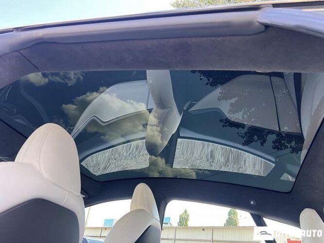 Tesla Model S 47 interauto-car