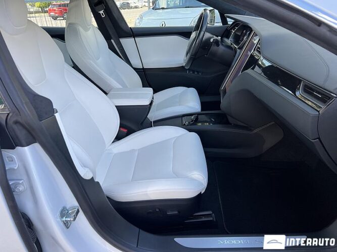 Tesla Model S 46 interauto-car