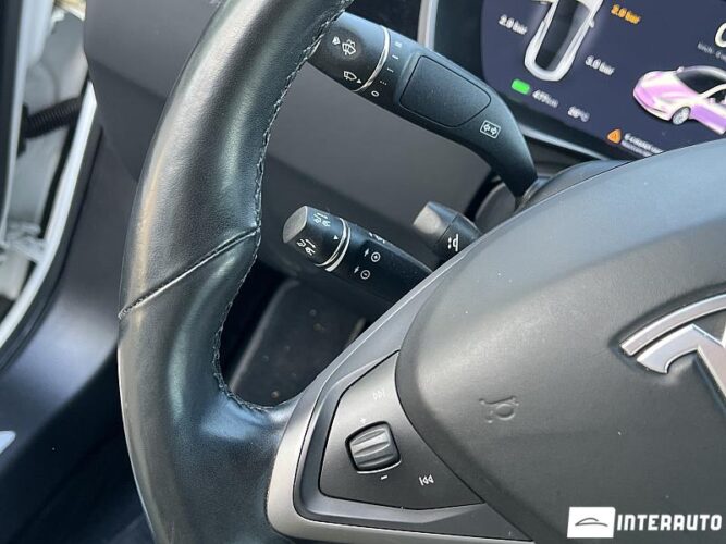 Tesla Model S 41 interauto-car