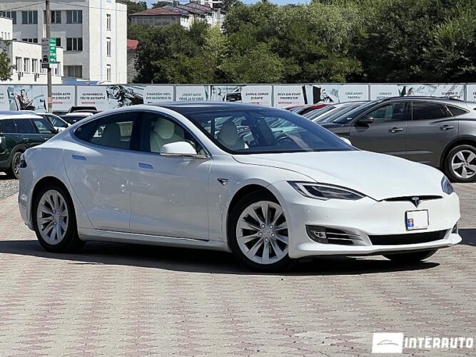 Tesla Model S 34 interauto-car