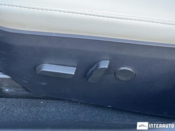 Tesla Model S 37 interauto-car