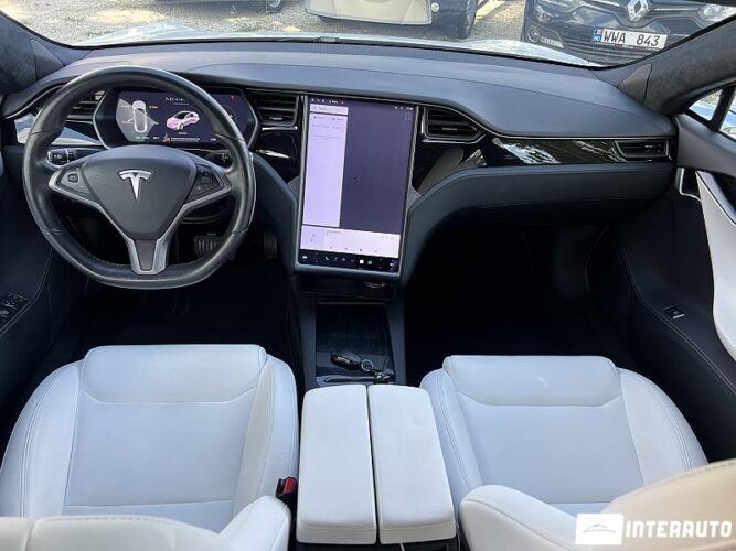 Tesla Model S 38 interauto-car