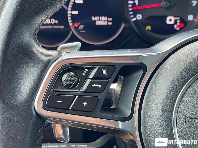 Porsche Cayenne 42 interauto-car