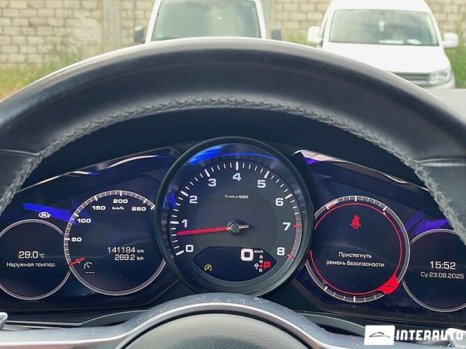 Porsche Cayenne 44 interauto-car