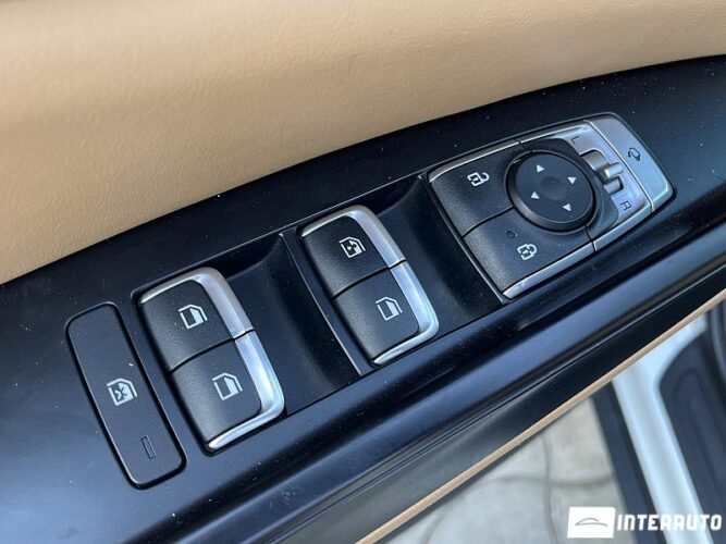 Kia Carnival 39 interauto-car