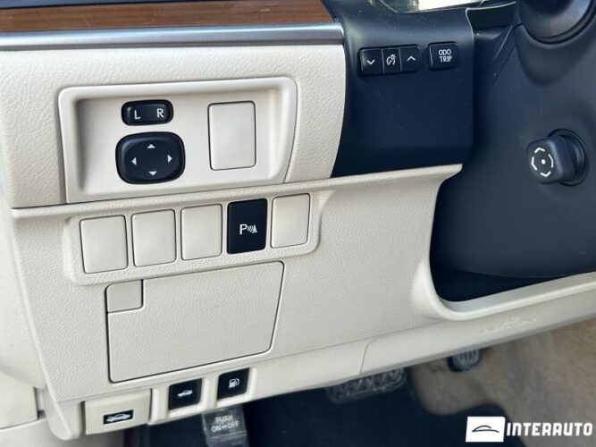 Lexus ES 300h 39 interauto-car