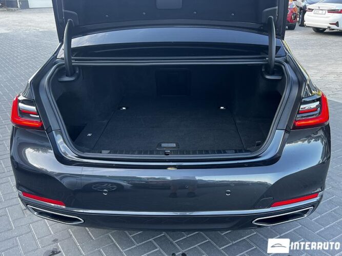 BMW 745e 64 interauto-car